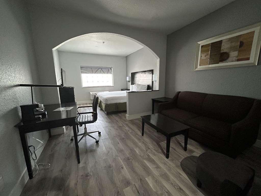 Surestay Plus By Best Western Texas City I-45 Room photo