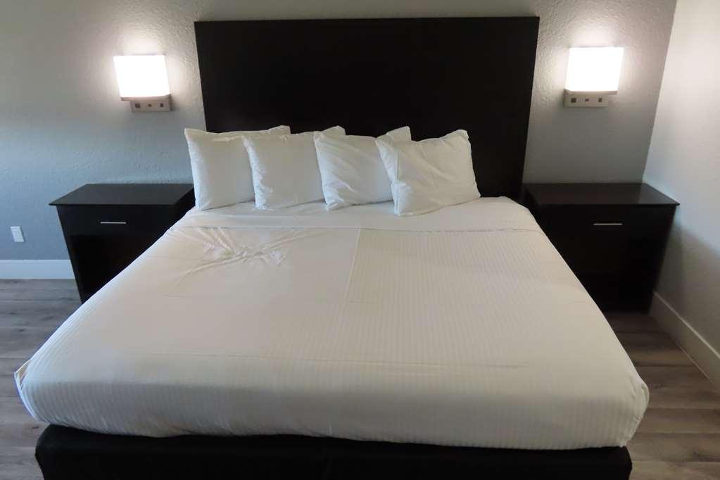 Surestay Plus By Best Western Texas City I-45 Room photo