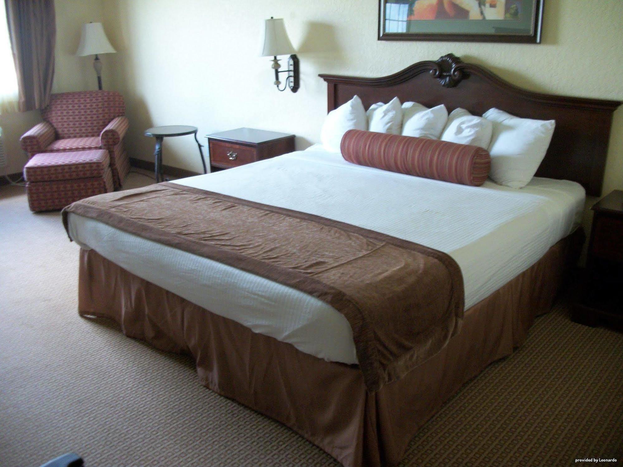 Surestay Plus By Best Western Texas City I-45 Room photo